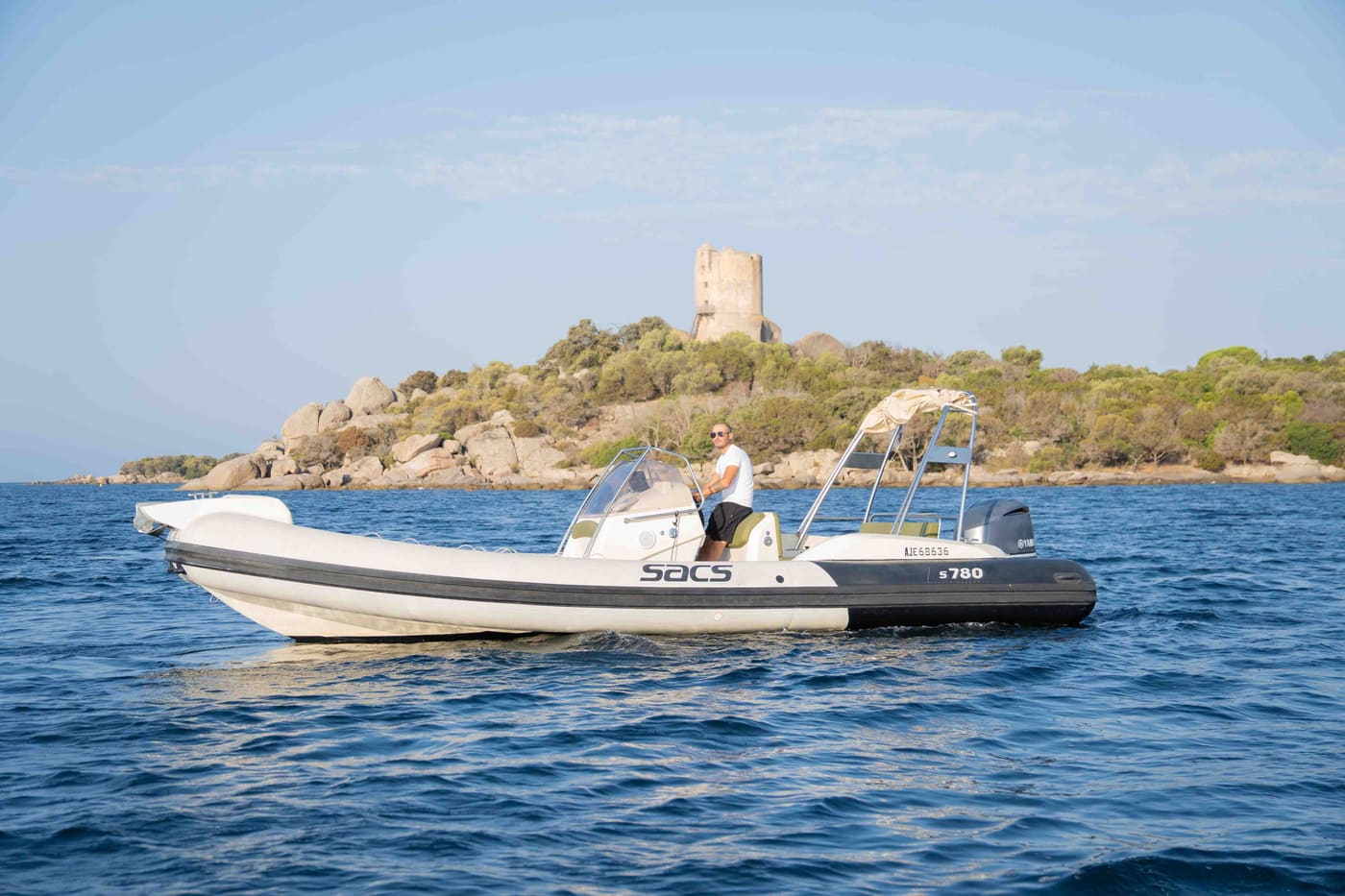 Lisca 2, semi-rigide SACS 780 à louer à Figari, au large de la Corse-du-Sud